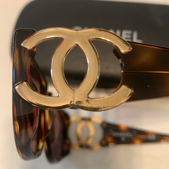 Chanel sunglasses with CC logo - Picture 5 of 9